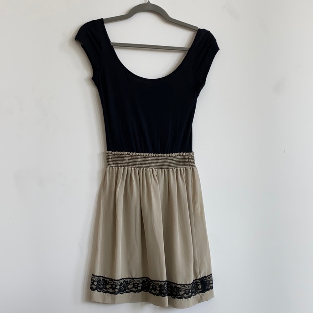 Eight Sixty women’s black beige dress w/ lace accent S